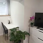 Urban Palace Bezplatne Miejsce Postojowe * فروتسواف